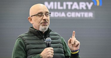 Кража миллионов на продуктах для ВСУ: в НАБУ рассказали, подозревают ли экс-министра Резникова