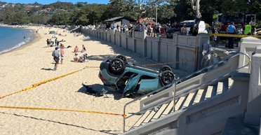 В Австралії кросовер Kia перекинувся на переповненому пляжі (фото)