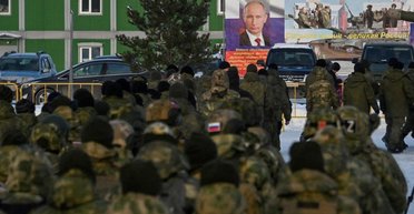 СВО — это одно, а у нас — война: Песков заявил, что РФ напала на Украину "ради детей и внуков"