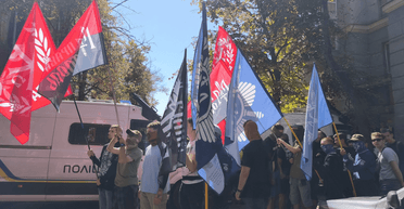 В Харькове произошли столкновения между членами "Правого сектора" и полицией во время акции ЛГБТ (видео)