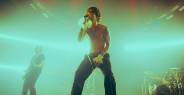 Вера Брежнева, Дурнев и MONATIK: как прошел сольный концерт Владимира Дантеса