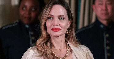 "Въехала в страну пешком": Джоли не предупреждала украинские власти о визите, — Politico