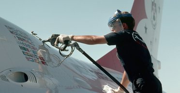 Каннибализируют, режут, изредка продают: как ВВС США избавляются от истребителей F-16