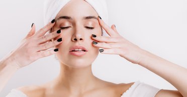 Очистить поры: 5 способов быстро избавиться от черных точек на носу