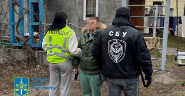Дружина з інвалідністю за $3800: у Київській області затримали двох "свах", які допомагали ухилянтам