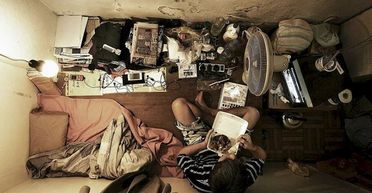 "Чудовий смак": пара вразила неймовірним ремонтом у крихітній кімнаті (відео)