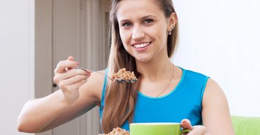 Не идеальная пара. Диетолог рассказала можно ли есть кашу вместе с мясом