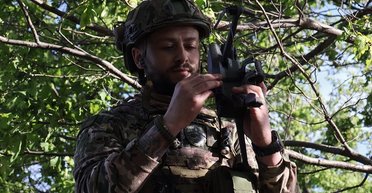 Догнал на середине Днепра : FPV-дрон уничтожил лодку с оккупантами (видео)