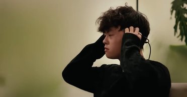 Телефоны станут ненужными: гаджет AlterEgo позволяет общаться силой мысли (видео)