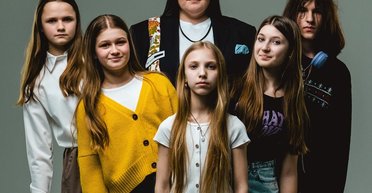 Змінила лише одну деталь: alyona alyona вразила українців новим іміджем (фото)