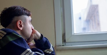 Сидіть удома. Який вигляд має домашній арешт для українських політиків – від Порошенка до Медведчука