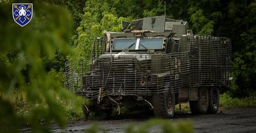 Mastiff, Husky, Oshkosh: как ВСУ ремонтируют британские броневики на передовой (фото)