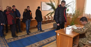 Мобилизация в Украине: имеют ли право мужчин без повестки удерживать в военкомате