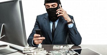 Деньги в опасности. Есть ли управа на цифровых мошенников, и в чьих она руках