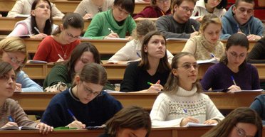 Мерседес из чугуна. Почему увеличение госзаказа не решит проблему нехватки специалистов