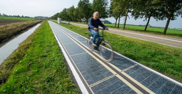 Солнечная энергия под ногами: ученые установили панели прямо на дороге