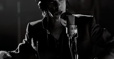 "Проживав горе на публіці": Нік Кейв розповів, як упорався з втратою двох синів (відео)