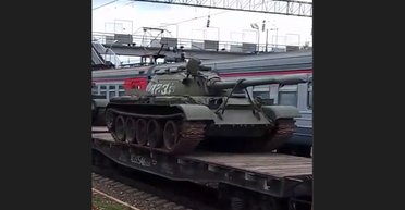 У РФ відправили на фронт ешелон із танками Т-54: як змінився формат їхнього застосування (відео)