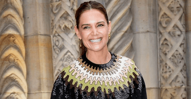 Кеті Голмс в елегантній чорній сукні відвідала гала-концерт у Нью-Йорку (фото)