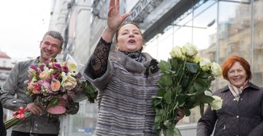 "Ми так попрощалися": син та онука Ніни Матвієнко розповіли про останні дні співачки (відео)