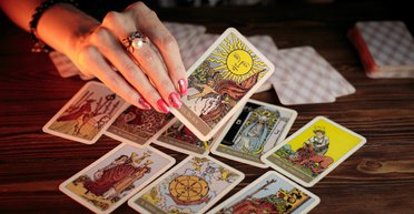 Таролог розповіла, чого чекати українцям у 2024 році