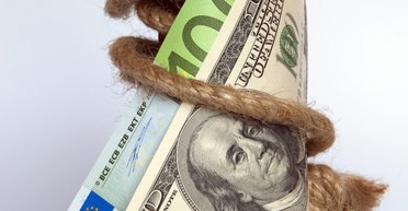 Не доллар, чтобы всем нравиться. Как евро отметил двадцатилетие и стоит ли украинцам его хранить