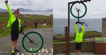 Новий рекорд: чоловік проїхав на одноколісному велосипеді через усю країну за 5 днів