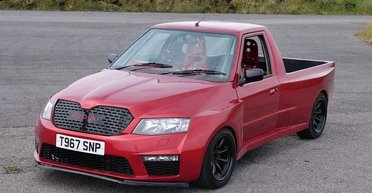 Британцы скрестили редкий пикап Skoda и спортбайк Suzuki (фото, видео)
