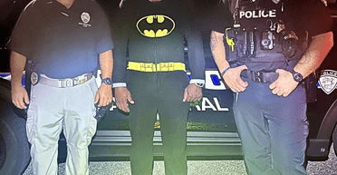 Правосудие уже здесь: мужчина в костюме легендарного супергероя задержал грабителя (видео)