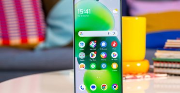 Недорогий, але чудовий смартфон: названо найкращий варіант до 11 тисяч гривень (фото)