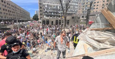 Ракета РФ попала в "Охматдет" в Киеве: что известно о разрушениях и пострадавших (фото, видео)