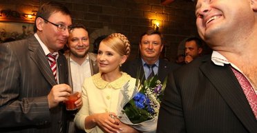 Кумпартия Украины. Почему за год до выборов партия власти ищет новую вывеску