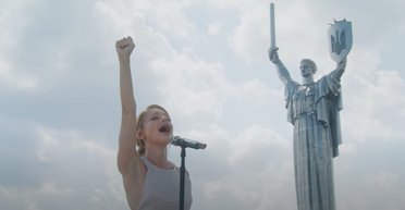 День Независимости: Тина Кароль представила песню авторства лауреатки "Оскара" Дайан Уоррен