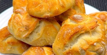 Хрусткі булочки швидко та без клопоту: рецепт ідеальної випічки до сніданку