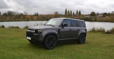 Тест-драйв нового Defender OCTA: потужний "спорткар" для бездоріжжя