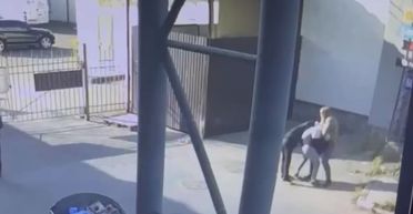 Нардепи Дмитрук і Куницький побили чоловіка: з'явилося відео інциденту в Києві