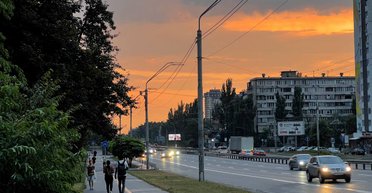 Жарко, но не везде: синоптик озвучила прогноз погоды на выходные в Украине