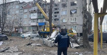 Обстрел Мирнограда: ГСЧС опубликовала кадры спасения людей из-под завалов (видео)