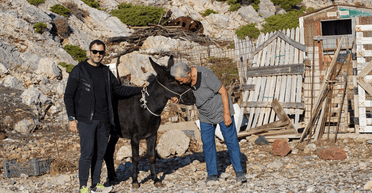 Єдина мешканка грецького острова отримала несподіваний подарунок (фото)