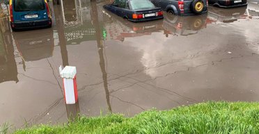 Люди по колено в воде: появились кадры последствий непогоды в Киеве и области (фото, видео)