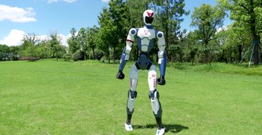 Личный робот для каждого: китайская компания выпустила самого дешевого гуманоида (видео)