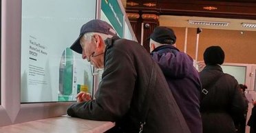 Сколько украинцев живут на 4 тысячи гривен пенсии в месяц: статистика ПФУ