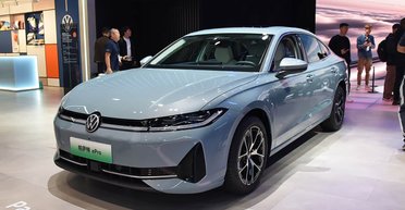 Новый Volkswagen Passat получил электрифицированную версию с запасом хода 1300 км (фото)