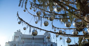 "Боляче дивитися": як "лиса" різдвяна ялинка стала мемом в Італії (фото)