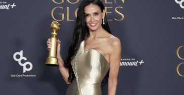 62-річна Демі Мур затьмарила гостей на червоній доріжці "Золотого глобуса 2025" (відео)