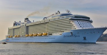 Туриста выгнали с круизного лайнера, а его семья продолжила путь: что он сделал