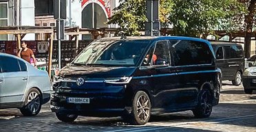 Свежий дизайн и гибридная установка: в Украине появился новый Volkswagen Multivan (фото)
