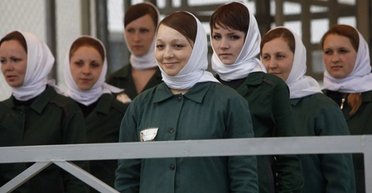 Ищут медиков и снайперов: в колониях в РФ вербуют женщин для войны в Украине