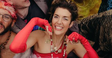 Гуляли три дні: жінка, яка не любила шлюб, вийшла заміж за 60 осіб одразу (фото)