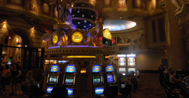 Зірвав великий куш: чоловік виграв у казино, але замість грошей отримав штраф